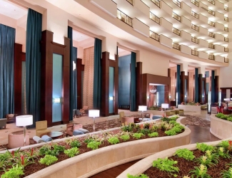 2-hilton-lobby-green-images-900x601